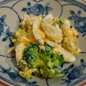 ブロッコリーと卵のツナサラダ　〜ピリ辛〜